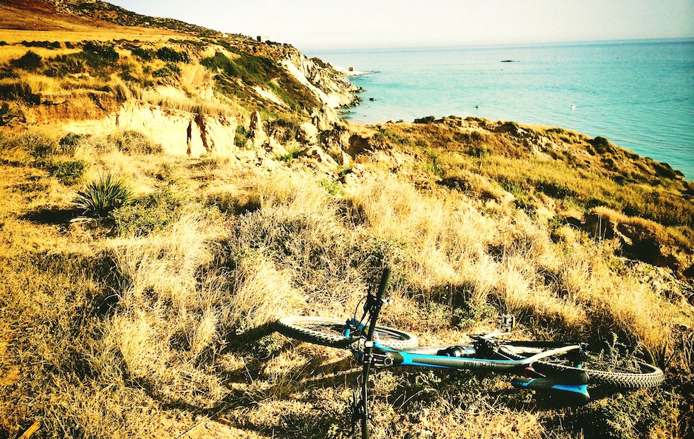 Mtb a Noto, tra un cannolo e un nero d'Avola