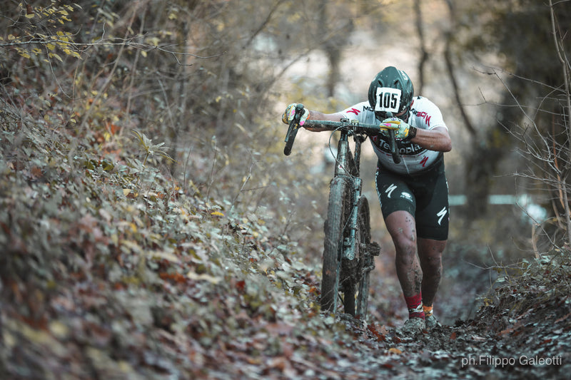 Caveja Supercross: a Urbania è bis di Rossi, tra il Ciclocross che piace da morire