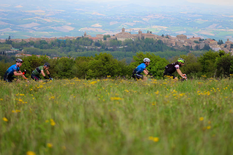 Riccardo Chiarini vince la 25esima edizione della 9Fossi MTB Race: a Cingoli è una grande festa dello sport
