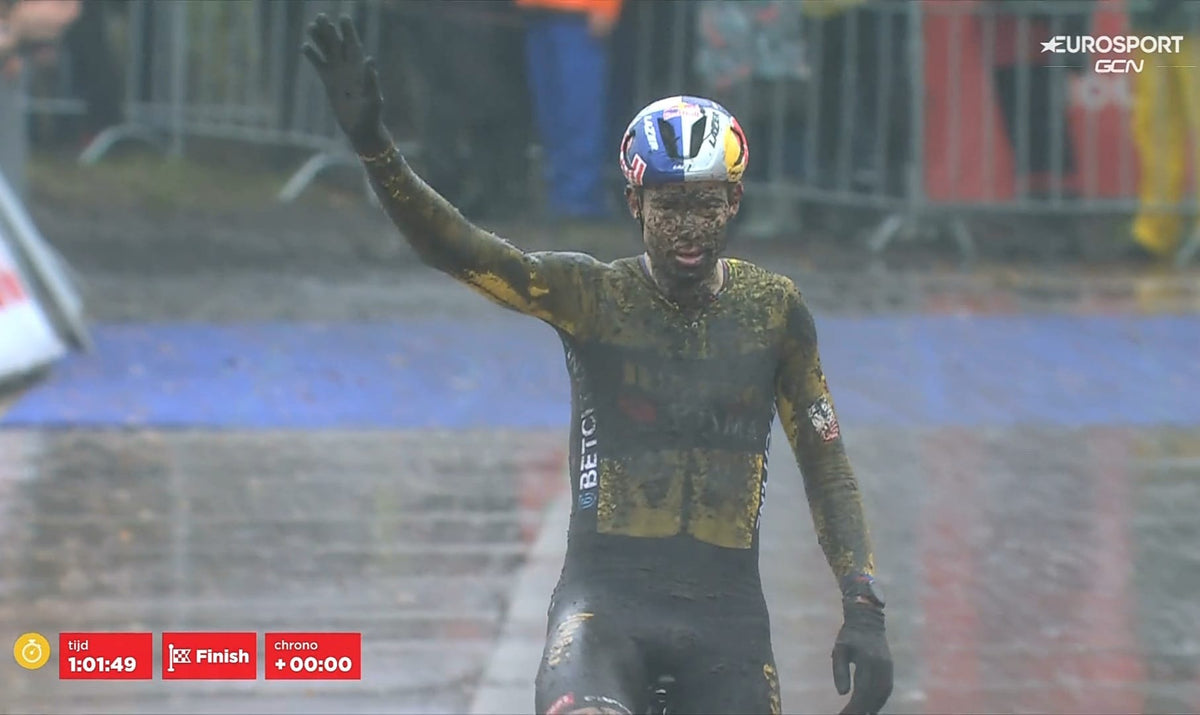 Wout Van Aert vince da solo a Essen aspettando Pidcock