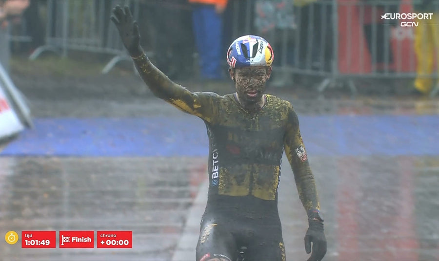 Wout Van Aert vince da solo a Essen aspettando Pidcock