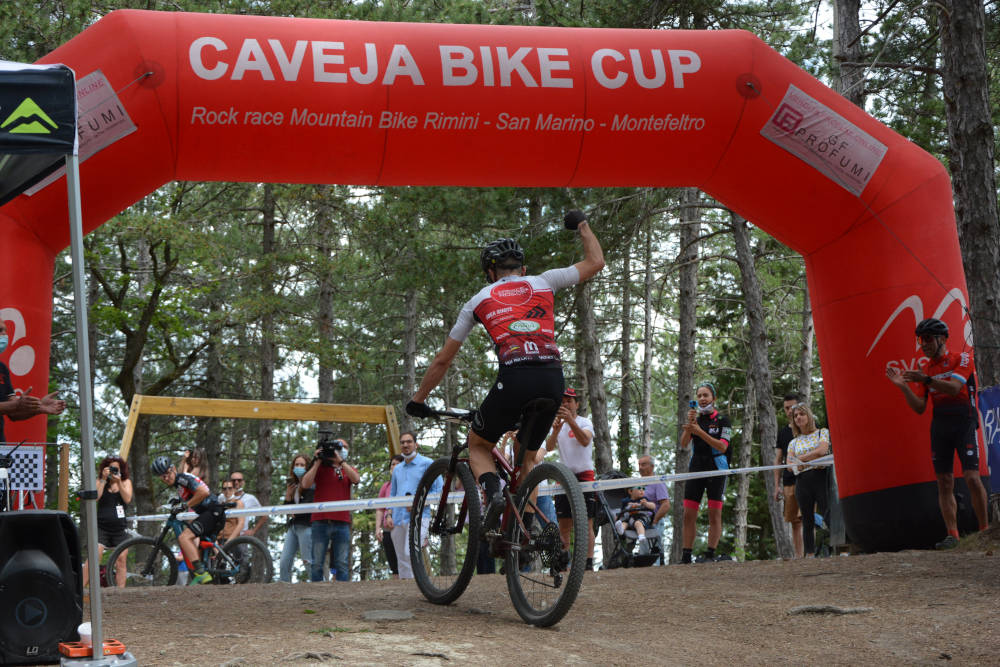 Marco Francioni domina TITANO XCO By Skoda Reggini, ultima prova Caveja