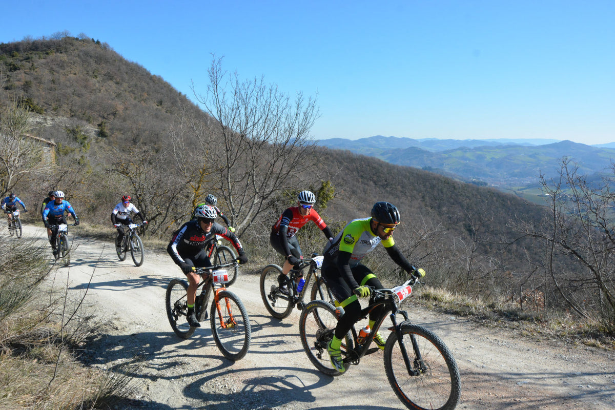 Giacomo Sbrocca vince la prima del Caveja Bike Cup. A Urbania è festa per 200 biker