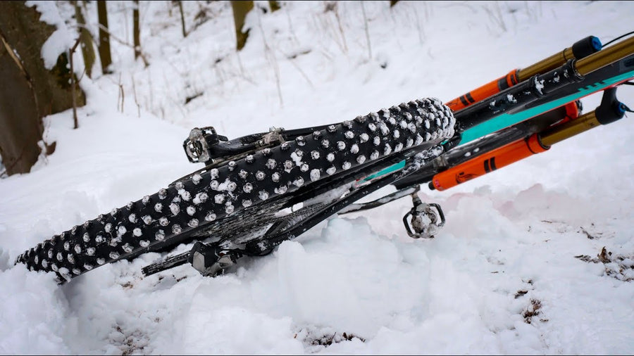 Neve e gomme chiodate