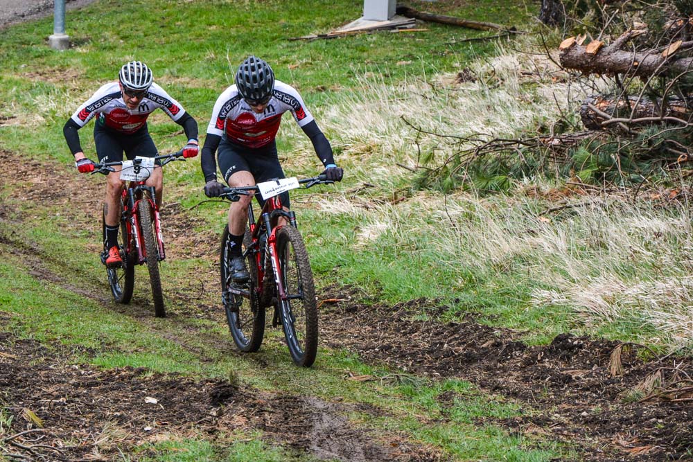 Francioni domina tra il fango di Montecopiolo. Sua la prima del Caveja Bike Cup